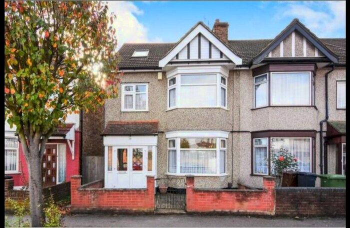 6 Bedroom Semi-Detached House To Rent In Burlington Gardens, London, RM6