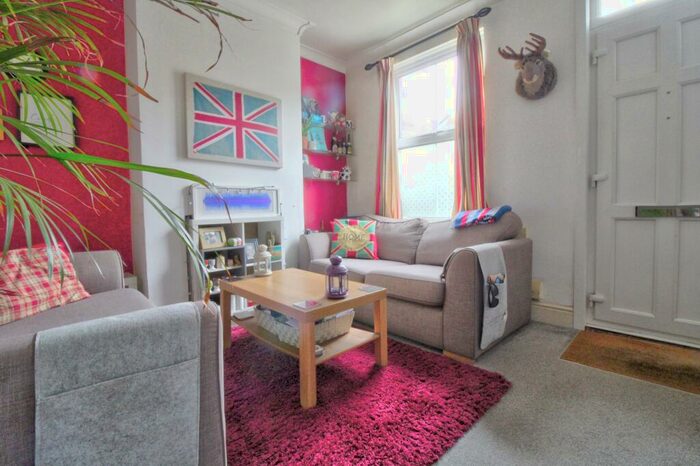 2 Bedroom End Of Terrace House For Sale In St. Pauls Road, Luton, LU1