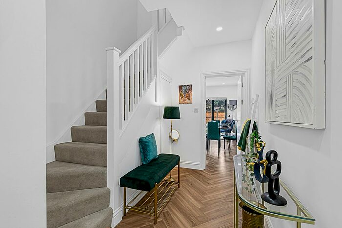 3 Bedroom Flat To Rent In Flat, Studland Road, London, W7