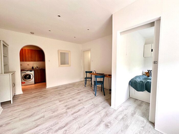 1 Bedroom Flat To Rent In The Mall, London, W5