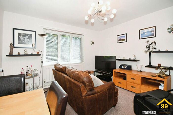 2 Bedroom Apartment For Sale In Southcroft, Buxton, Derbyshire, SK17