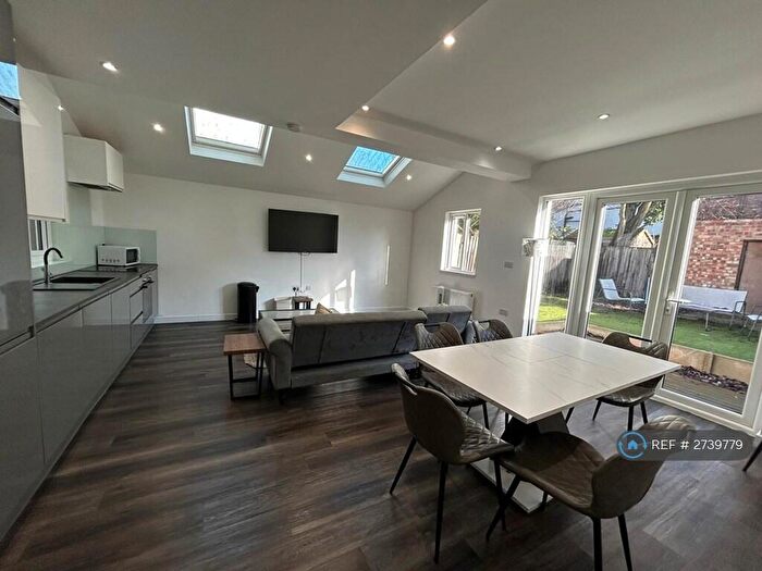 3 Bedroom Flat To Rent In Mount Road, London, NW4