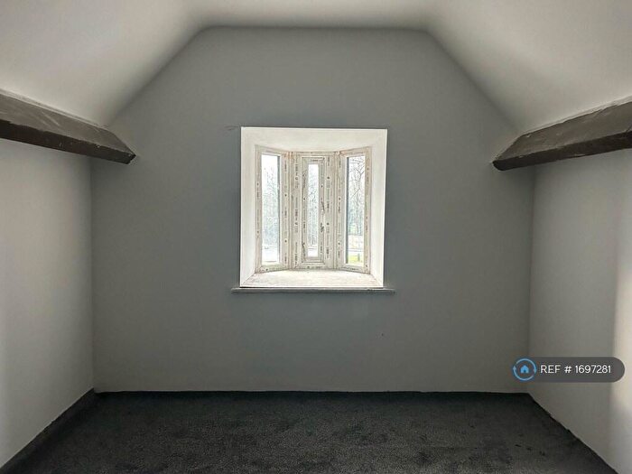 2 Bedroom Flat To Rent In Davyhulme Circle, Urmston, Manchester, M41