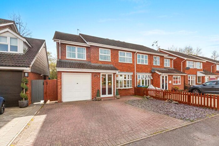 4 Bedroom Semi-Detached House For Sale In Dalesford Road, Aylesbury, HP21