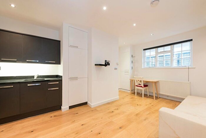 Apartment To Rent In Belsize Grove, London, NW3