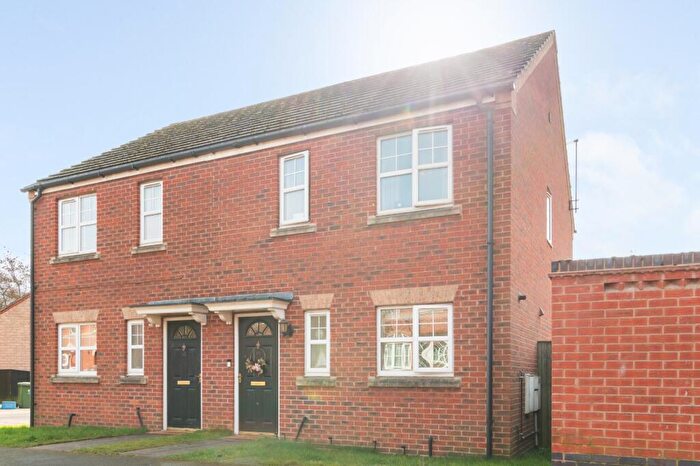 3 Bedroom Semi-Detached House For Sale In Woodcross Avenue, Scunthorpe, North Lincolnshire, DN16