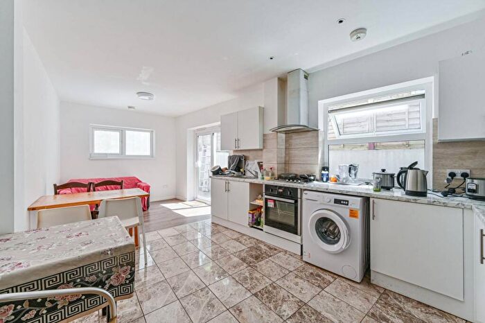 3 Bedroom End Of Terrace House For Sale In Roydene Road, Plumstead, London, SE18