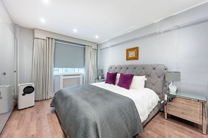 2 Bedroom Flat To Rent In Kensington High Street, High Street Kensington, W8