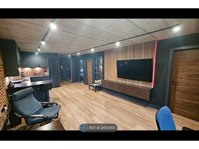 3 Bedroom Flat To Rent In Pampisford Road, London, CR2