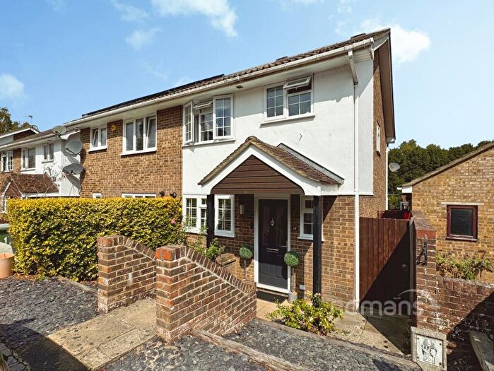 3 Bedroom Semi-Detached House For Sale In Dovedale Close, Owlsmoor, Sandhurst, GU47