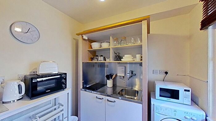 1 Bedroom Flat To Rent In Websters Land, Grassmarket, Edinburgh, EH1