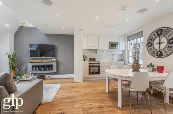 2 Bedroom Flat To Rent In Duck Lane, Soho, W1F