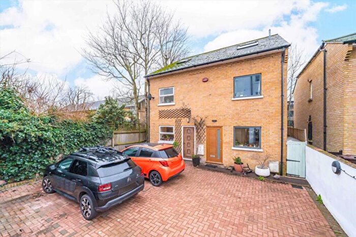 3 Bedroom Semi Detached House For Sale In Albion Road, Stoke Newington, N16