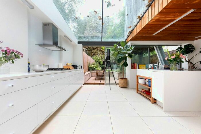 4 Bedroom Property To Rent In Queensbridge Road, Hackney, E8