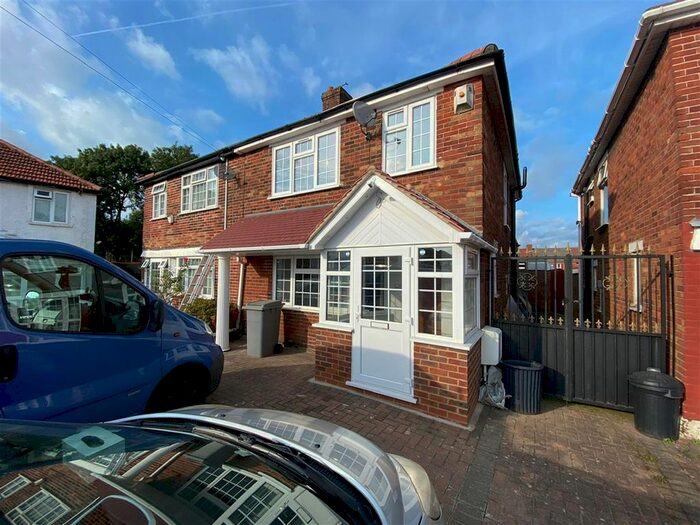 3 Bedroom Semi-Detached House To Rent In Longford Gardens, Hayes, London, UB4