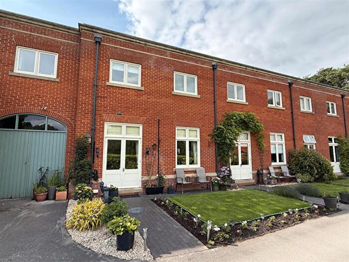 2 Bedroom Town House For Sale In Carnarvon Court, Bretby, Burton On Trent, DE15