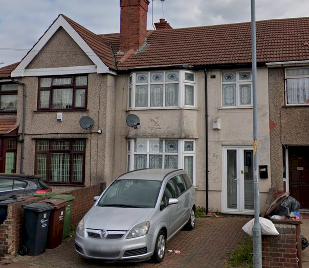 3 Bedroom Terraced House To Rent In First Avenue, Dagenham, RM10