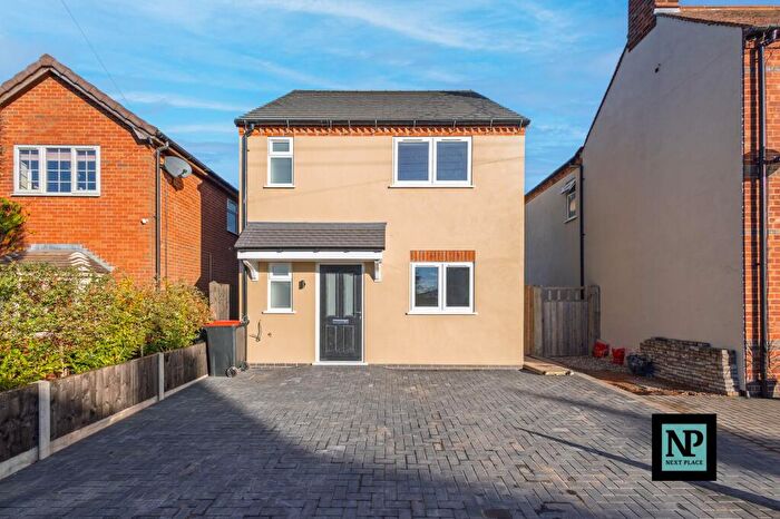 3 Bedroom Detached House To Rent In Coppice View, Wood End, CV9