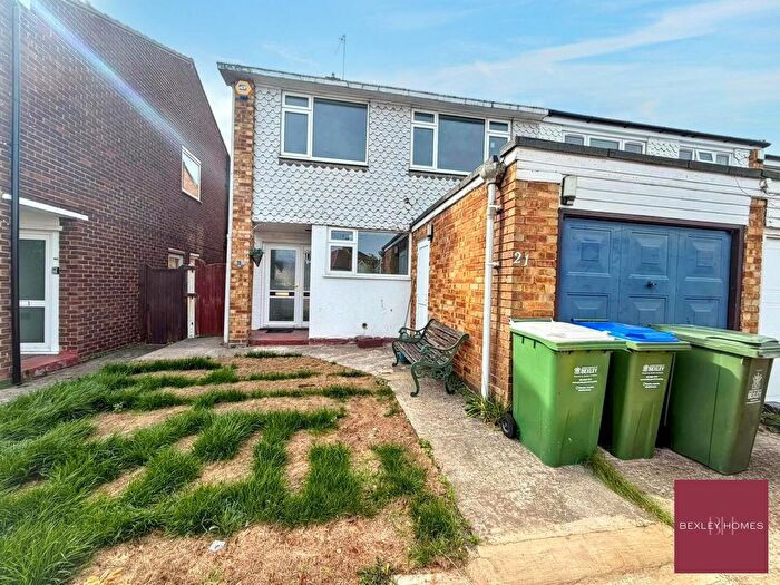 4 Bedroom Semi Detached House To Rent In Lesney Park, Erith, DA8