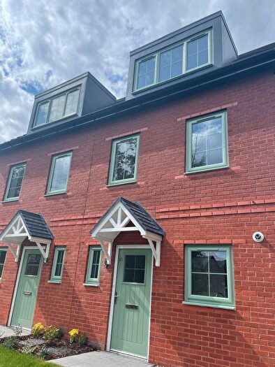 3 Bedroom Semi Detached House For Sale In Stream Close, Middleton, M24