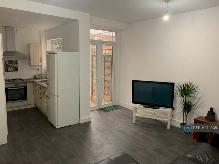 3 Bedroom Terraced House To Rent In Dorset Road, Manchester, M19
