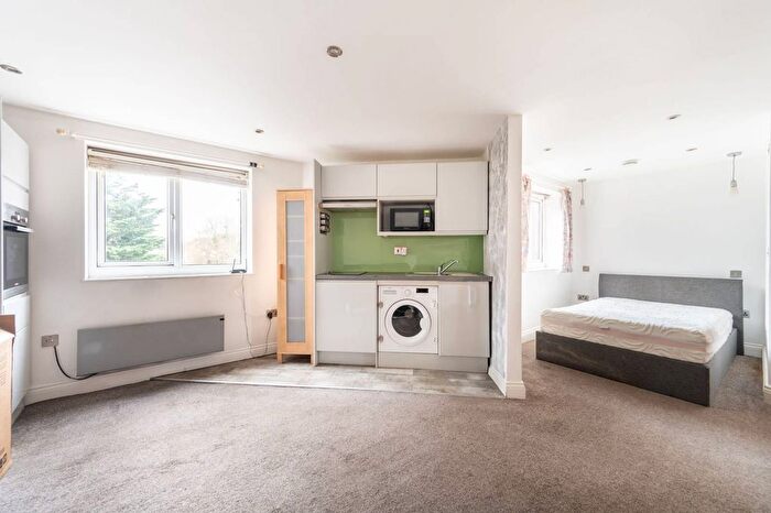 Studio To Rent In Sentinel Close, Southall, Northolt, UB5