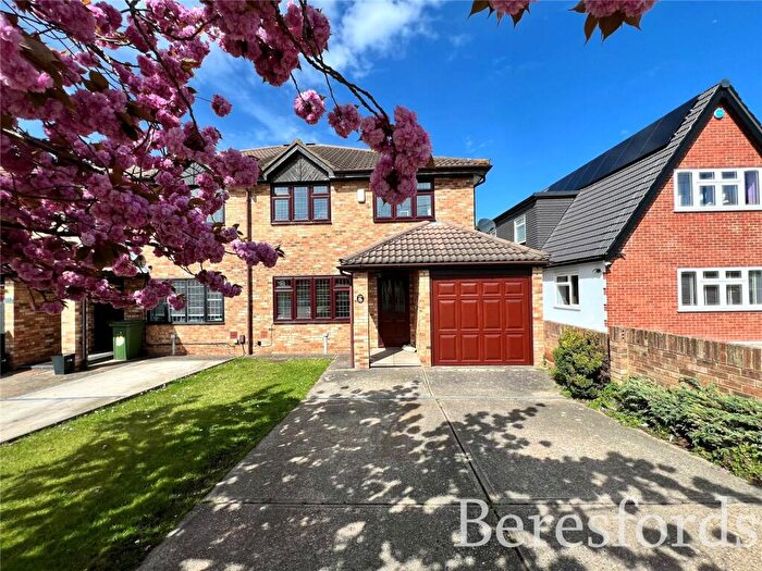 4 Bedroom Semi-Detached House For Sale In Abbey Wood Lane, Rainham, RM13
