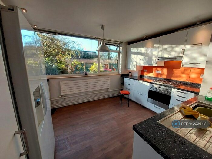 2 Bedroom Flat To Rent In Cambanks, Cambridge, CB4