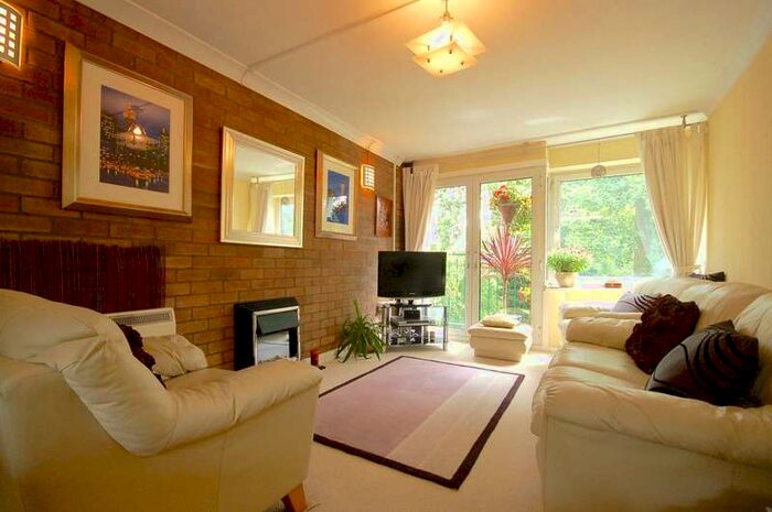 1 Bedroom Flat To Rent In Mortimer House Deneway, Stockport, SK4