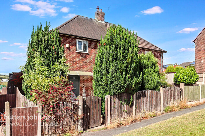 3 Bedroom Semi-Detached House For Sale In Gainsborough Road, Newcastle, ST5