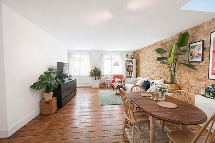 3 Bedroom Apartment To Rent In Manor Road, London, N16