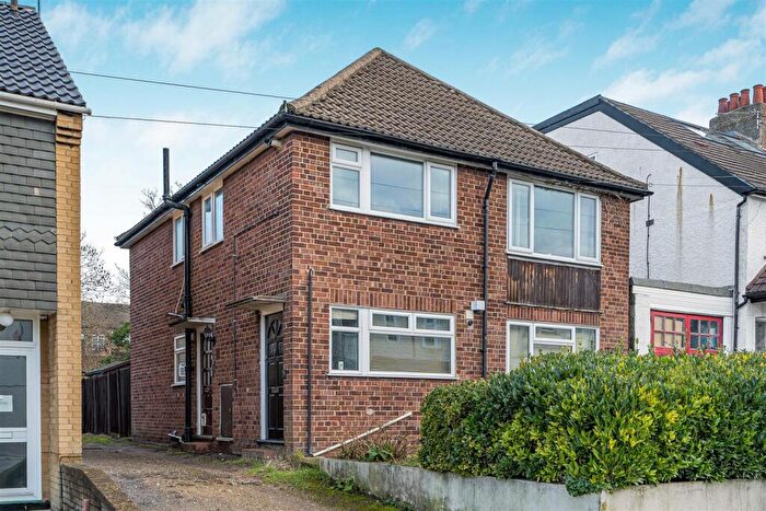 2 Bedroom Maisonette For Sale In Carshalton Grove, Sutton, SM1