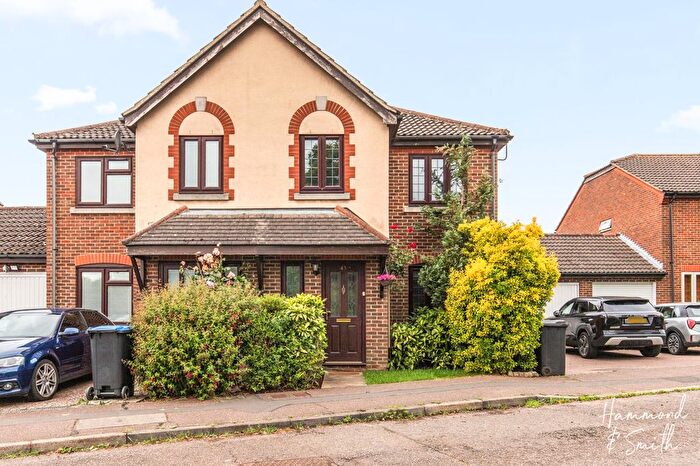 3 Bedroom Semi Detached House For Sale In Green Close, Epping Green, CM16