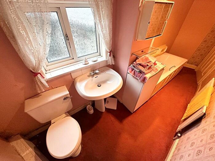 2 Bedroom Cottage For Sale In Smalewell Gardens, Pudsey, LS28