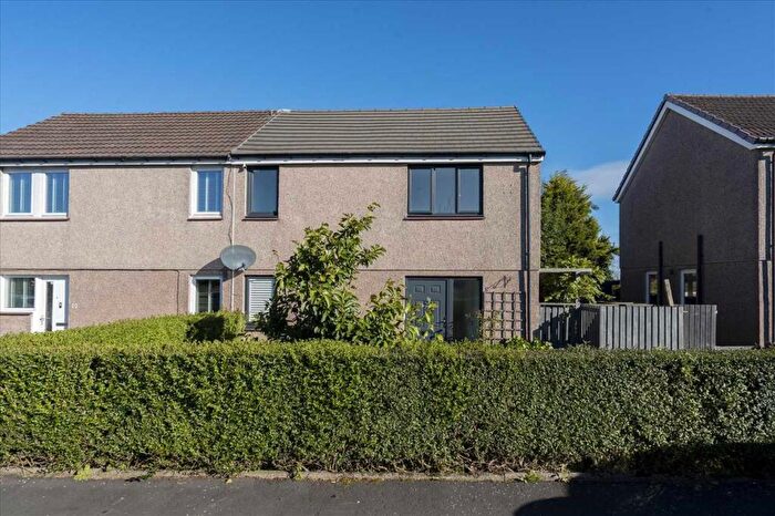 3 Bedroom Semi-Detached House For Sale In Mamre Drive, FK1