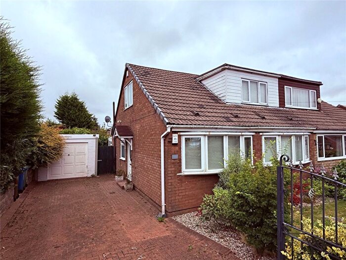 3 Bedroom Semi-detached House For Sale In Clough Grove, Ashton-In-Makerfield, Wigan, Greater Manchester, WN4
