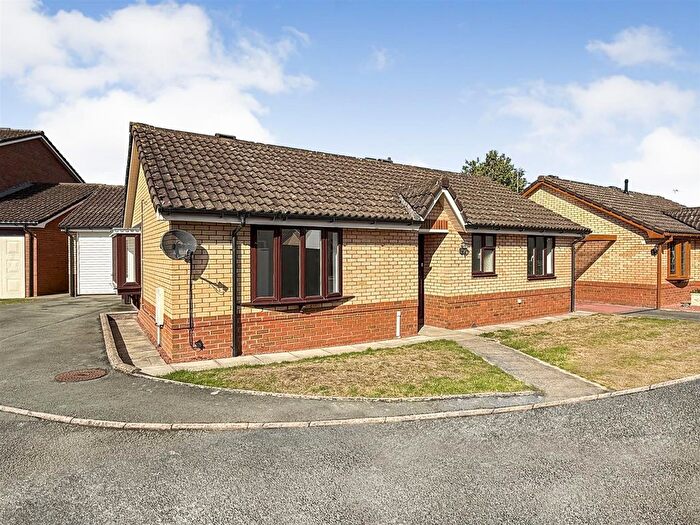3 Bedroom Detached Bungalow For Sale In Plas Cerrig Close, Whittington, Oswestry, SY11