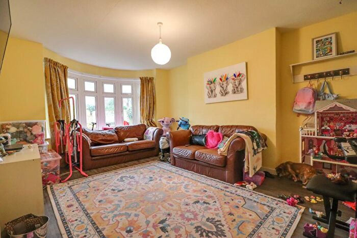 4 Bedroom Detached House For Sale In Oak Road, Woolston, SO19