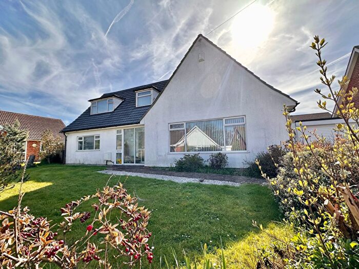 4 Bedroom Detached Bungalow For Sale In Drayton Rise, Bexhill-On-Sea, TN39