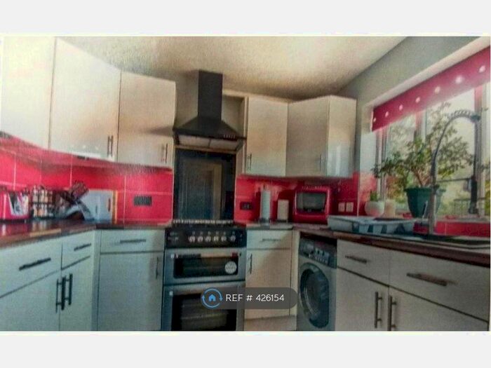 3 Bedroom End Of Terrace House To Rent In Clover Avenue, Bedford, MK41