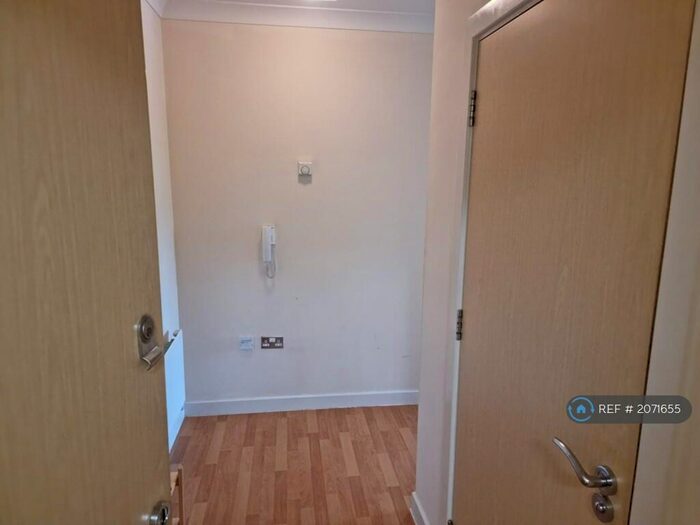 2 Bedroom Flat To Rent In Rotary Way, Colchester, CO3