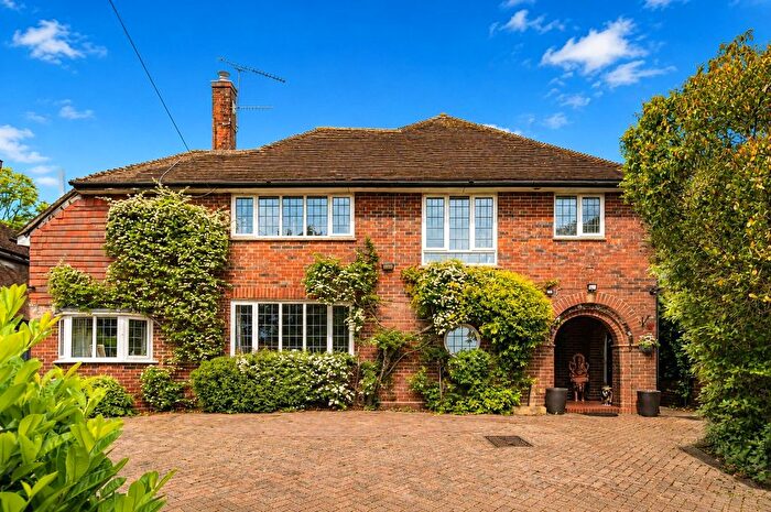 5 Bedroom Detached House For Sale In Manor Road, Aldershot, Hampshire, GU11