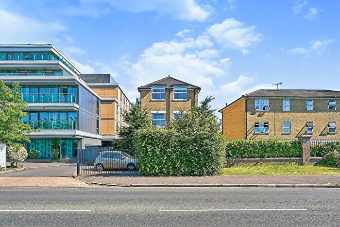 2 Bedroom Flat For Sale In Portsmouth Road, Long Ditton, Surbiton, KT6