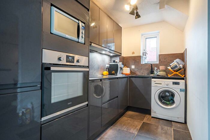1 Bedroom Flat For Sale In Bicester, Oxfordshire, OX26