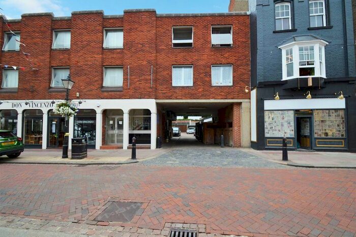 3 Bedroom Property To Rent In High Street, Rochester, ME1