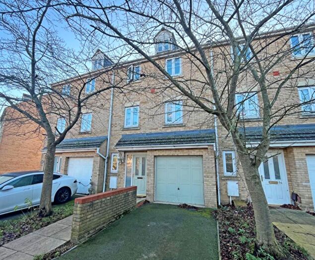 6 Bedroom Town House For Sale In Boleyn Avenue, Peterborough, PE2