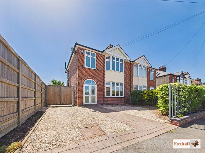 3 Bedroom Semi Detached House For Sale In Cliff Lane, Ipswich, IP3
