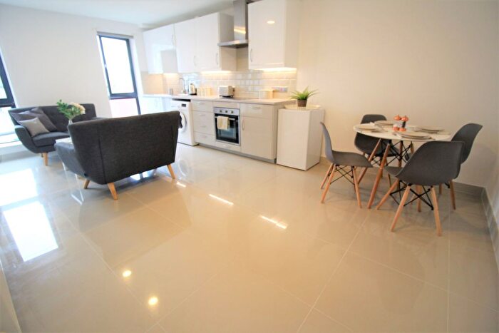 3 Bedroom Flat To Rent In Clarendon Road, Leeds, LS2