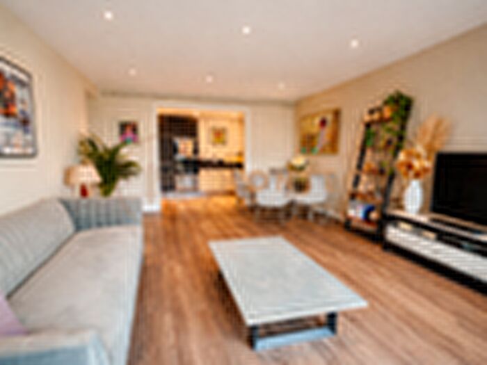 2 Bedroom Flat To Rent In Alie Street, London, E1