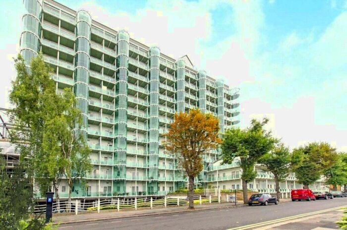 3 Bedroom Flat To Rent In Tower Point, Enfield, EN2